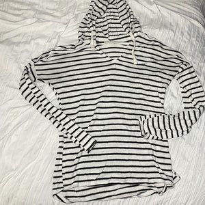 w&b women’s hooded sweater